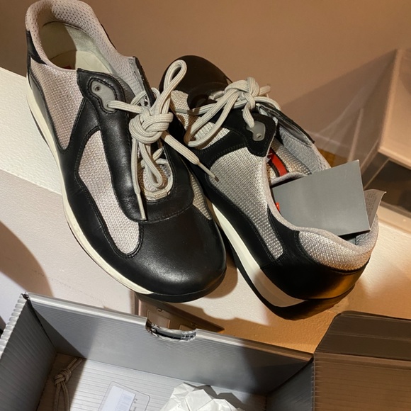 Prada sneaker 9.5 - Picture 2 of 7